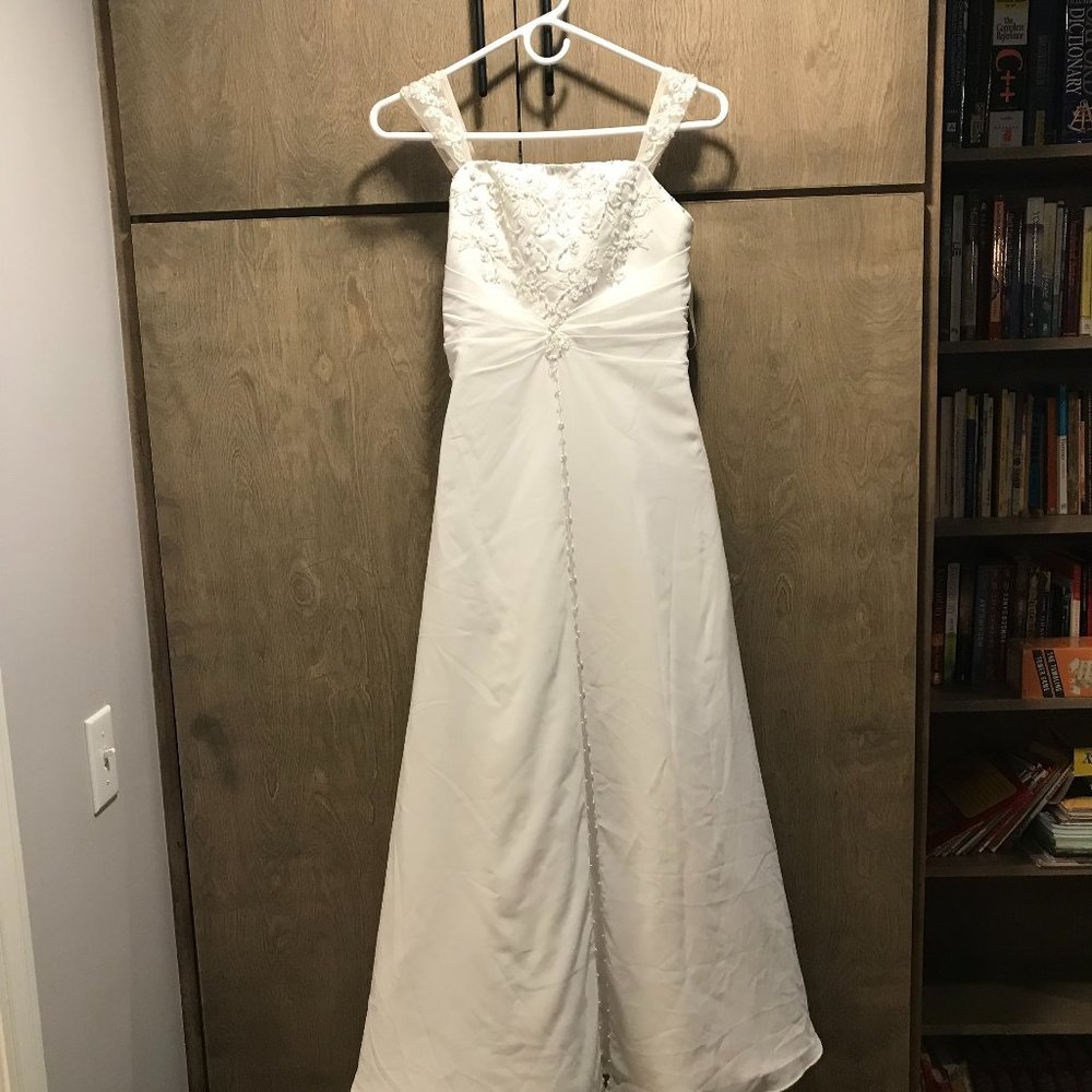 White David’s Bridal Size: 14 Wedding/Prom/Dance Dress